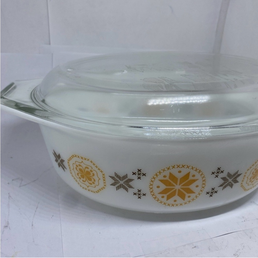 Pyrex Vntg WhiteTown & Country Covered Casserole with Yellow and Brown Accents - Picture 3 of 9